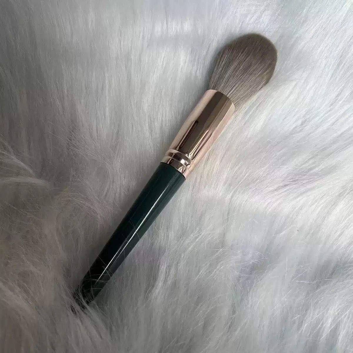 Elegant Makeup Brush Collection Featuring Soft Wool Fibers & Sleek Metallic Design - 2 of 8